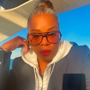 Meet your Posher, Angela